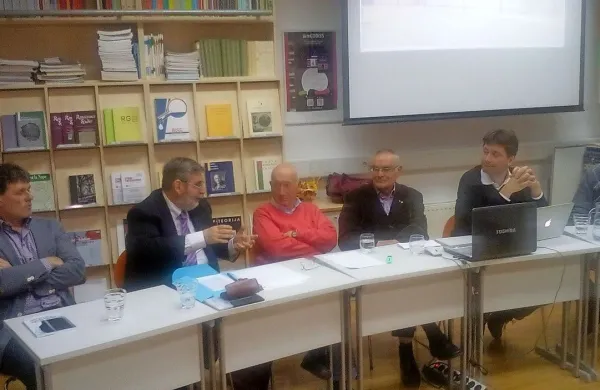 Na okrogli mizi so sodelovali (z leve): Tomaž Pavlin, Milan 
Pahor, Jože Pirjevec, Lucijan Pelicon, Borut Klabjan in Rado 
Pišot.