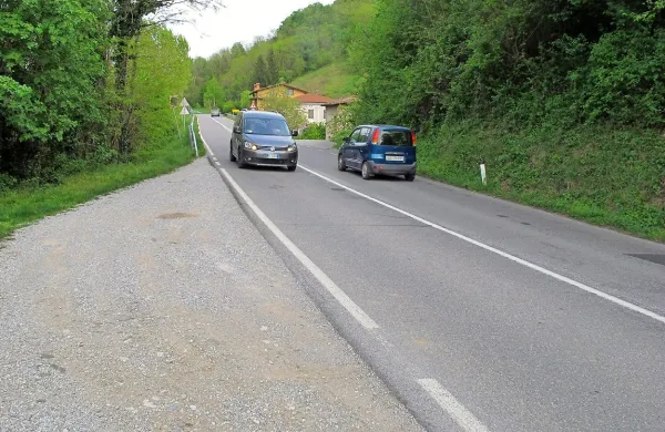 V Saksidu predlagajo, da bi avtobus za Novo Gorico potnike 
“pobiral”  bližje vasi, na edinem razpoložljivem prostoru tik ob 
cesti.  