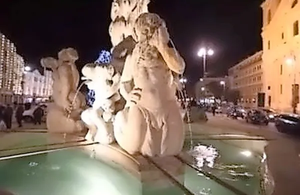 Kopanje v fontani Trevi ni poceni.
