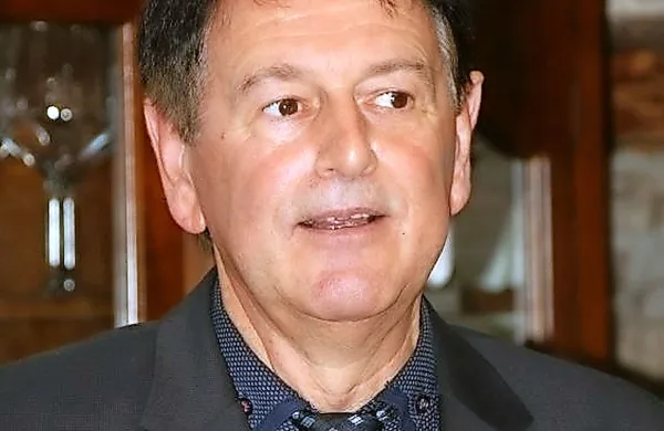 Aleksander Lemut: “Osnovno načelo sodelovanja 
je, da morajo  vsi člani dobiti poštene prodajne 
pogoje. To pomeni,  da kupimo po evro in 
prodamo po evro in pol.    Provizija je pet- in ne 
25-odstotna”