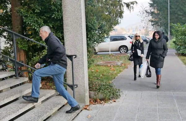 Radenko Vasić (levo) in soobtoženi bodo maja imeli zadnjo možnost, da dopolnijo svoje 
zagovore in podajo  še zadnje  dokazne predloge. Včeraj sta bili na obravnavi poleg Vasića le 
njegova hčerka in koprska notarka Polka Bošković.  