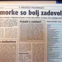 Raziskava javnega mnenja, ki jo je leta 2004, tik pred vstopom 
naše države v EU, za Primorske novice opravilo 
Znanstveno-raziskovalno središče (ZRS) Koper, je pokazala, da 
so Primorci najbolj zadovoljni na osebni ravni, torej tisti, na 
katero imajo največ vpliva, nekoliko manj z lokalnimi 
zadevami, najmanj pa z državnimi.  

