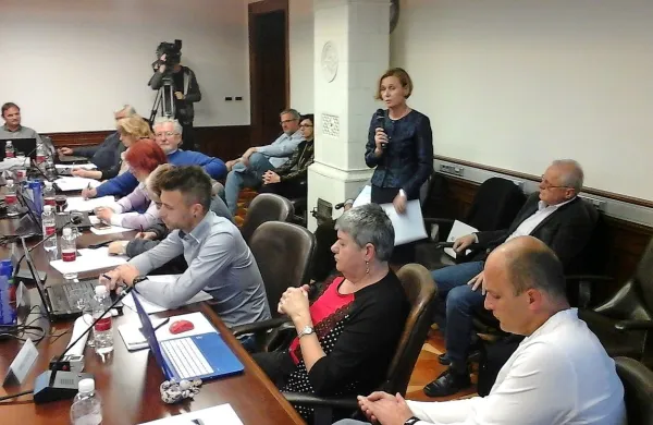 Sežanskim svetnikom je o Lipici spregovorila direktorica 
Lorela Dobrinja (na fotografiji stoji).