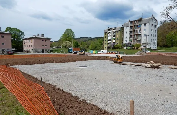 Dobili bodo igri&scaron;če, parkiri&scaron;če in lipov drevored