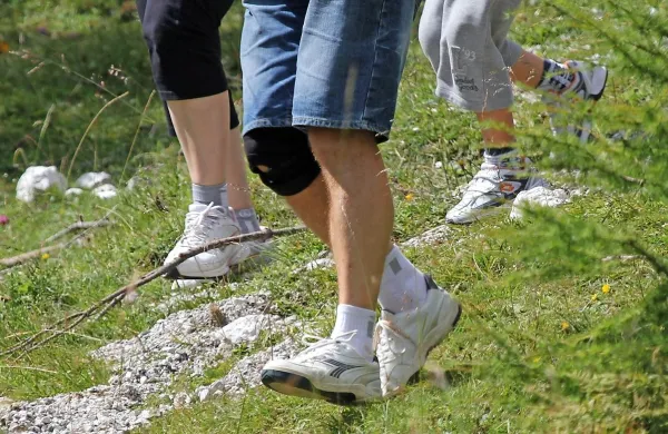 Prazniki naj ne minejo v lenarjenju, pojdite vsak dan vsaj na 
kratek sprehod. 