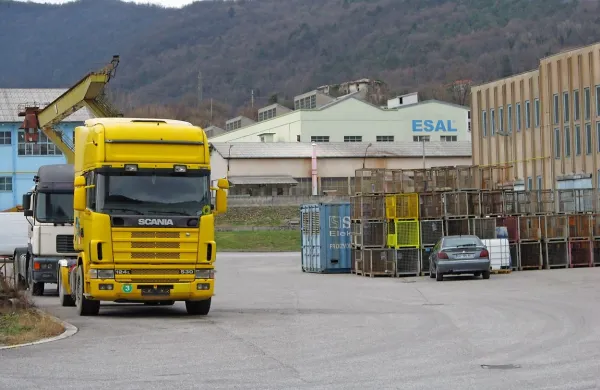 Družba Esal od prejšnjega tedna dalje posluje pod novim imenom Eternit Slovenija.