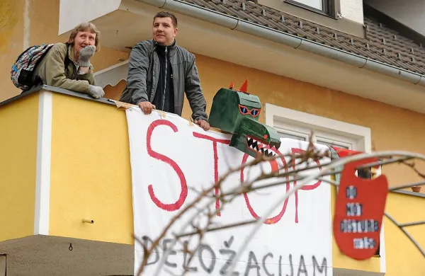 Slovenija bo morala Zoranu Vaskrsiću plačati 85.000 evrov 
odškodnine  zaradi rubeža in prodaje hiše. Izvršilni postopek 
je nastal zaradi osnovnega dolga Vaskršića v višini 124 
evrov.