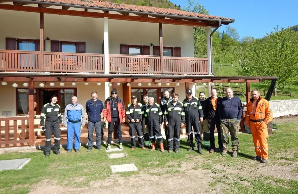 Gasilska-pirotehnična druščina, ki je očistila pobočje Senice 
nad Ljubinjem. 