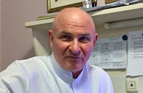 Dr. Milan Ignjatović -Mikandus  je  judoist, pesnik, kantavtor, 
rocker, glasbenik, ljubitelj konj  in kardiolog - reanimator v 
medicinskem centru Medicor v Izoli.