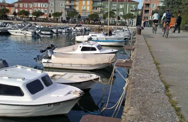 Na čolne uspe le akrobatom