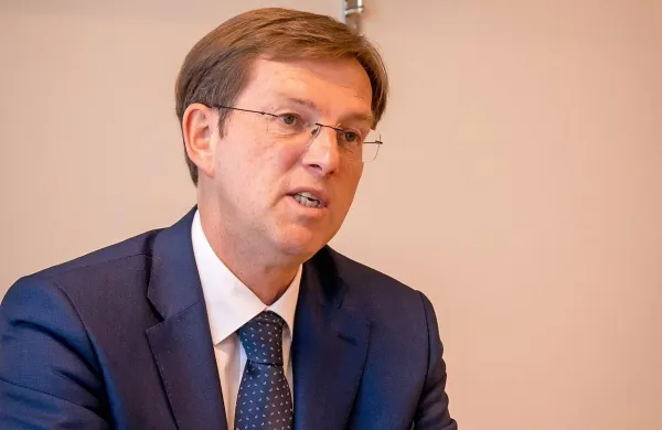 Miro Cerar o ravnanju Hrvaške: “Sem iz športne družine  in 
vem, da  če nekdo v neki  zadevi narekuje tempo, še  ne 
pomeni, da je končni  zmagovalec.”