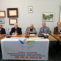 Poziv Evropski komisiji naj odpravi uredbo o kontroli na mejah so podpisali (z leve) Giacinto Menis, Peter Majcen, Villiam Pezzetta, Giovanni Fania in Dušan Semolič. 