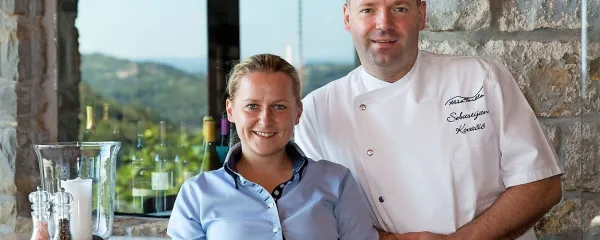 Andreja in Sebastijan Kovačič, gostitelja v  Hiši Torkla v Kortah