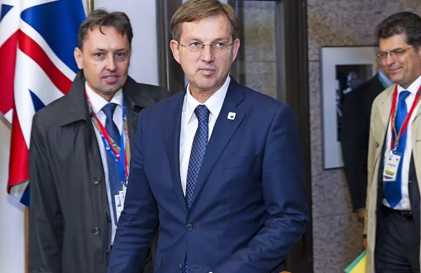 Za Slovenijo bo v pogajanjih o izstopu Velike Britanije iz EU 
zelo pomembno doseči dober dogovor o finančnih obveznostih odhajajoče članice, je poudaril premier Miro Cerar.