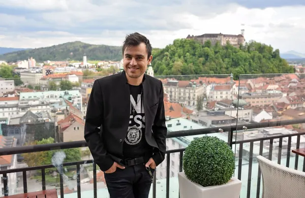  Omar Naber bo tokrat drugič nastopil na evrovizijskem 
odru.