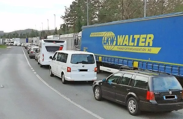Največ 15 minut kolone na meji