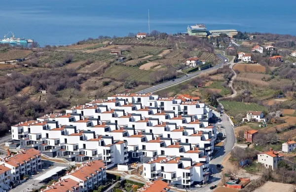 Nekatere na novo vseljene stanovalce v Nokturnu so razburili visoki stroški vzdrževanja in 
bivanja v soseski.