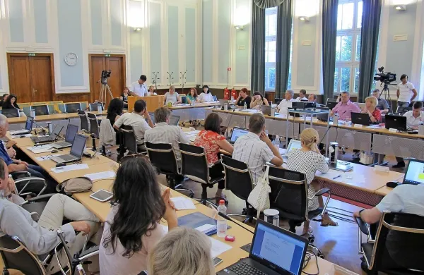  Seje mestnega sveta bo prek spleta poslej moč spremljati le v živo.