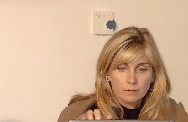 Univerza na Primorskem (UP) mora po odločitvi koprskega 
delovnega sodišča nekdanji direktorici Študentskih domov 
Astrid Prašnikar plačati 15.000 evrov odškodnine zaradi 
mobinga.