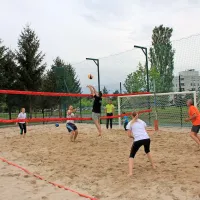 V parku zdaj trava, prst in &scaron;e pesek