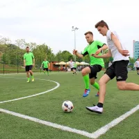 V parku zdaj trava, prst in &scaron;e pesek