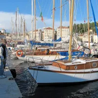 Na Internautici tudi starodobna plovila in avtomobili