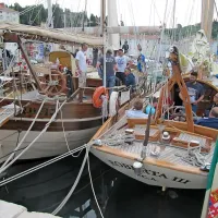 Na Internautici tudi starodobna plovila in avtomobili