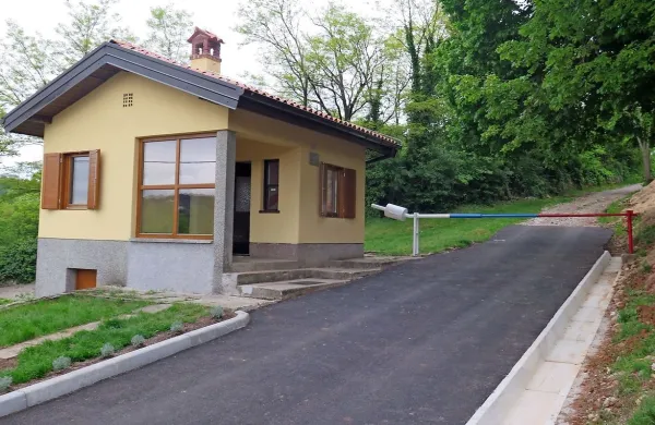 Hiška nekdanjega kmetijskega mejnega prehoda je postala 
prostor za druženje mladih.
