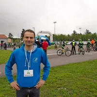Start prvega gorsko kolesarskega maratona MTB Slavnik  je bil v Hrpeljah. 
Goran Sambt napoveduje, da ga bodo še nadgrajevali.  