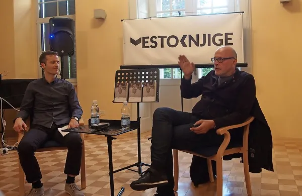 Pogovor z Miho Mazzinijem (desno) je bil obenem  najava za 
Mesta knjige.  