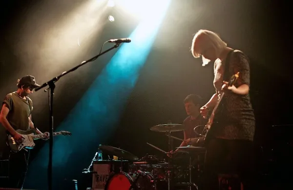 Kot predskupina bo v Stožicah nastopil danski duo The 
Raveonettes.