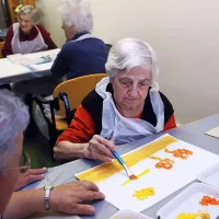 Skupaj so ustvarjali drobce največje risbe na svetu (foto)