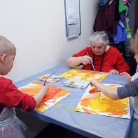 Skupaj so ustvarjali drobce največje risbe na svetu (foto)