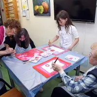 Skupaj so ustvarjali drobce največje risbe na svetu (foto)