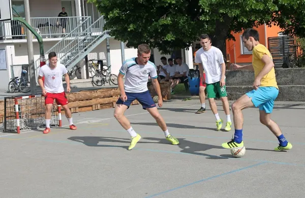 V Vrhpolju je tekmovalo kar 16 trojk. 