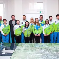 Slovenske reprezentantke in reprezentanti so se včeraj 
predstavili na koprskem županstvu, kjer jih je sprejel 
podžupan Peter Bolčič.