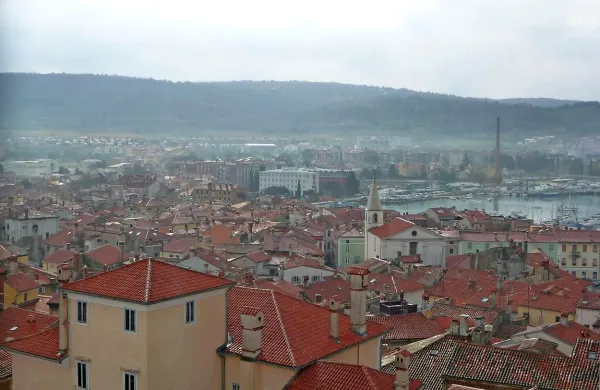 Tudi ko bodo upravljanje z občinskimi nepremičninami prenesli na Komunalo, naj bi  vsak nakup, prodajo, obremenitev 
ali zadolžitev na tem področju odobril občinski svet.