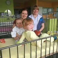 Glavna sestra izolskega pediatričnega oddelka Doroteja 
Dobrinja ostaja mnogim malim bolnikom in njihovim staršem   
iz časa, ko so se tamkaj zdravili, v  lepem spominu.    