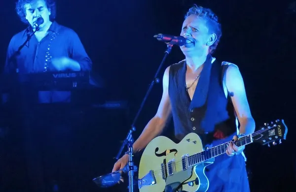 Martin Gore je razprodano dvorano najbolj ganil s krhko 
ljubezensko izpovedjo Somebody.   