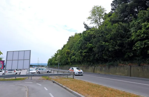 Za umestitev dvigala na Markovec bodo morali najti specifične tehnične rešitve, zato so postopek za iskanje najboljših  idejnih rešitev ustavili, pravijo v MO Koper. 