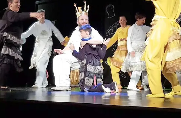 Glavno vlogo peka Mišmaša je odigral ravnatelj Marko 
Strle.