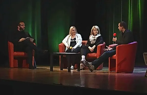 Marko Strle (levo) z gosti, Patricijo Lovišček, Nušo Piber in 
Matejem Boninom