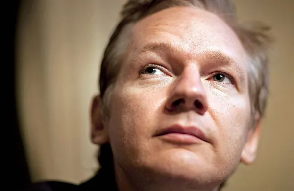 Švedsko tožilstvo je danes zavrglo obtožbe o posilstvu proti 
ustanovitelju Wikileaksa Julianu Assangeu in ustavilo preiskavo, ki je trajala sedem let.