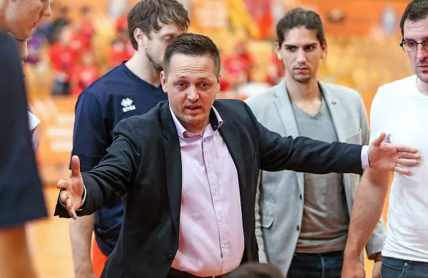 Aleksander Sekulić: “Sistem tekmovanja je 
omogočil, da so nekatere ekipe lahko kalkulirale.   
Če bi bilo vse kot bi moralo biti v zadnjih štirih 
krogih, bi se mi  uvrstili v ligo za prvaka.” 