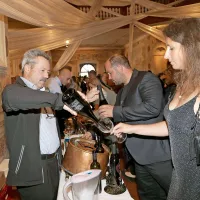 Na kmetiji Jamškovih v Mančah  je vinogradništvo in vinarstvo 
prisotno že več generacij. V ponos jim je lesen sod iz leta 
1887, v katerem še danes zori vinska kapljica in je dal ime 
blagovni znamki hiše. 