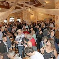 Letošnja izvedba festivala Okusi Vipavske je oba dneva postregla z rekordnim obiskom. Osrednji vinsko 
kulinarično dogodek na Vipavskem se bo  iztekel jutri,  ko se bo zaključil tudi kulinarični mesec.  
