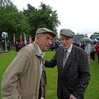 Slavnostni govornik je bil Alojz Maslo (levo), edini še živeči 
udeleženec bitke pri Kozjanah. Ob njem je Franc Cergol,  še 
en borec iz Brkinov. 