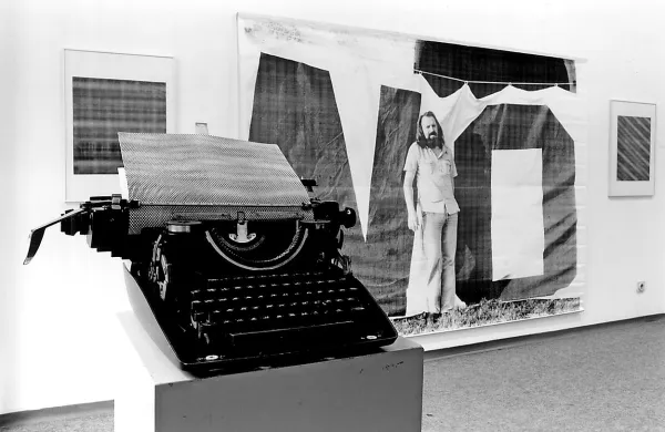 Razstava Podobe besed 1962-1997 bo v Bežigrajski galeriji 1 na ogled do 30. junija.  