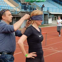 Kot je po  preizkusu življenja slepega povedala urednica Radia Robin Martina Arčon, se brez vodnice ne bi znašla.  