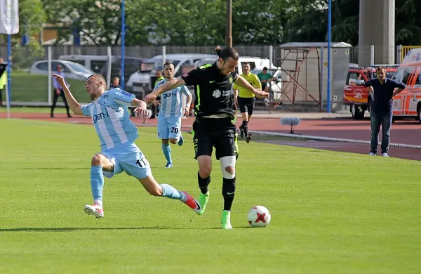 Andrija Filipović (levo) je nekajkrat povzročil preplah v obrambi Olimpije.